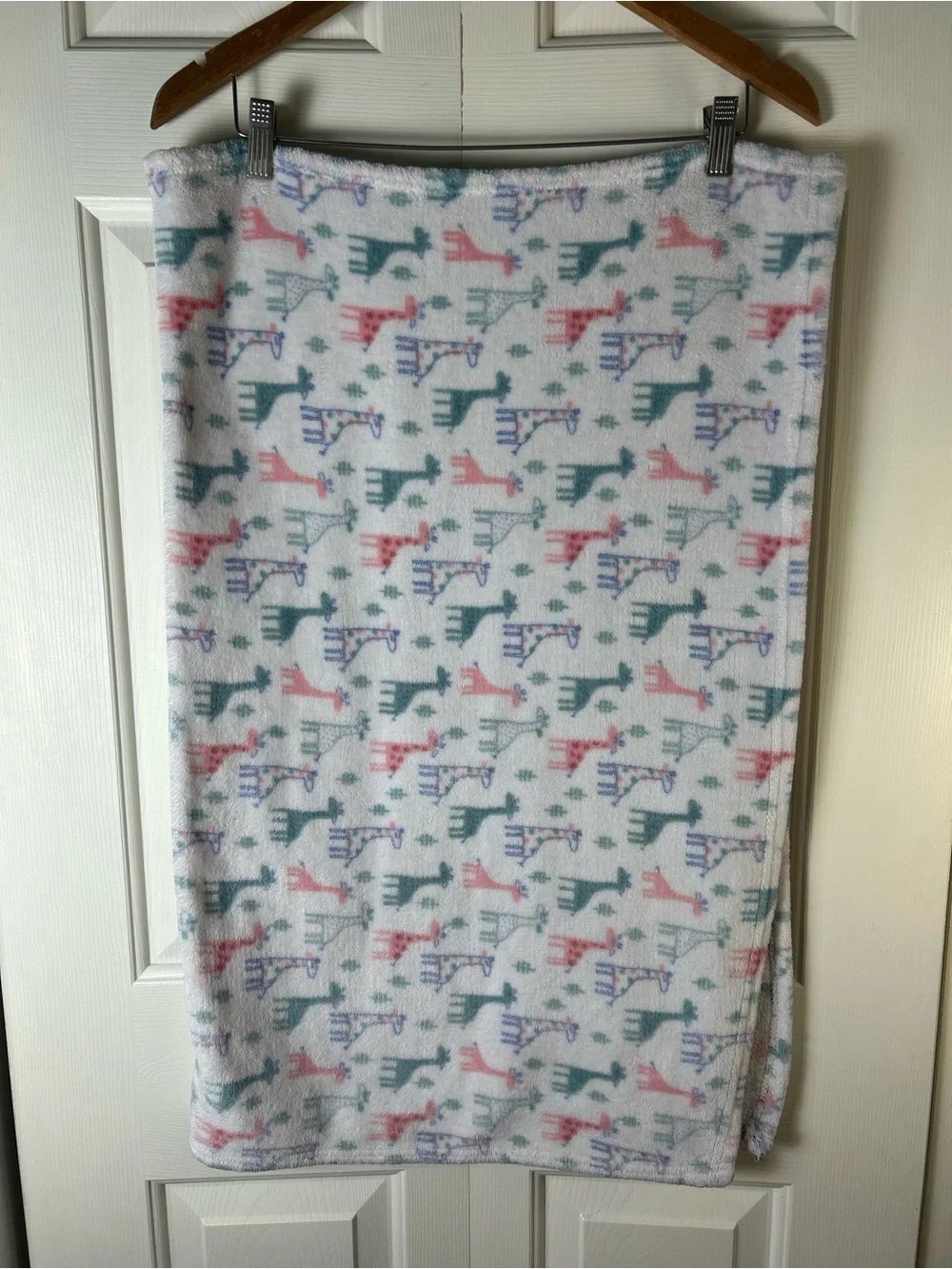 Crevent Giraffe Print Baby Blanket Pink White Green Blue Security Lovey